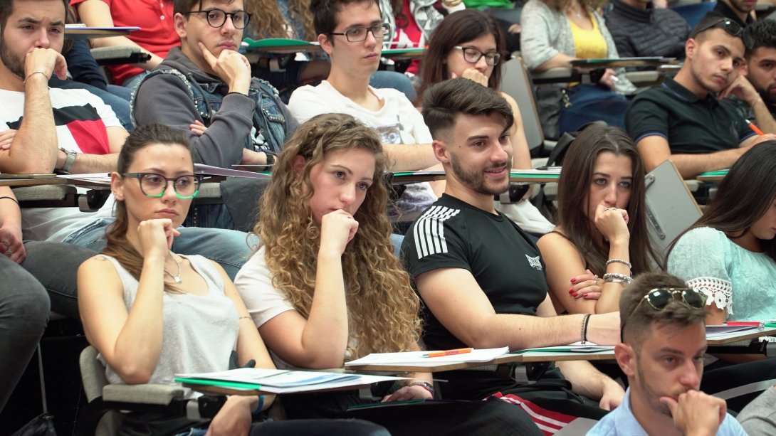 Ragazzi in aula